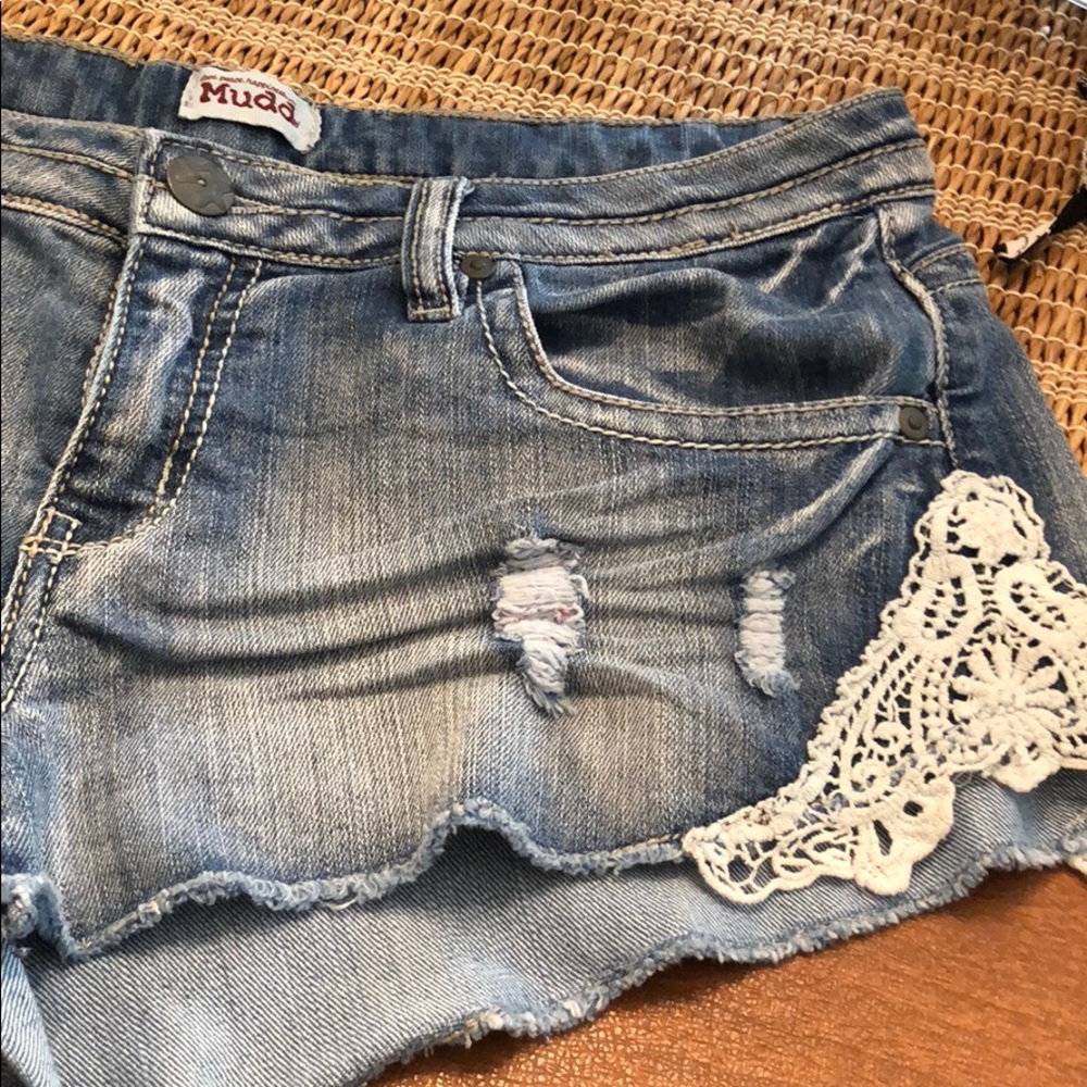 MUDD Jean shorts with detail